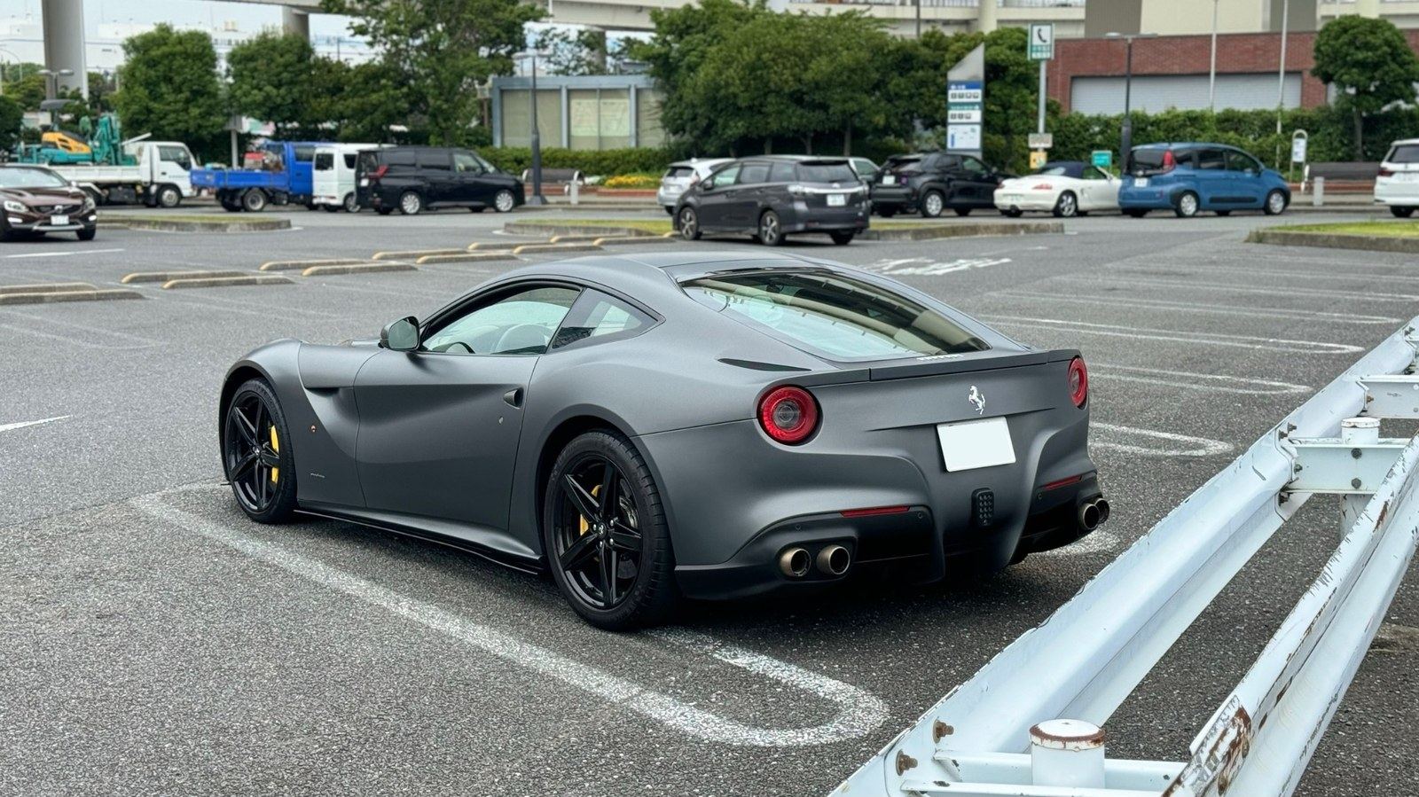 Ferrari F12 Berlinetta リアビュー